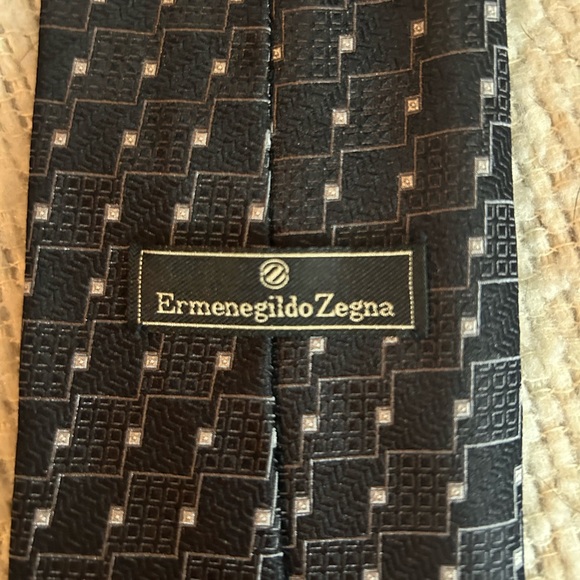 Zegna tie purchased at Bloomingdales. Italian luxury. EUC - Picture 2 of 2